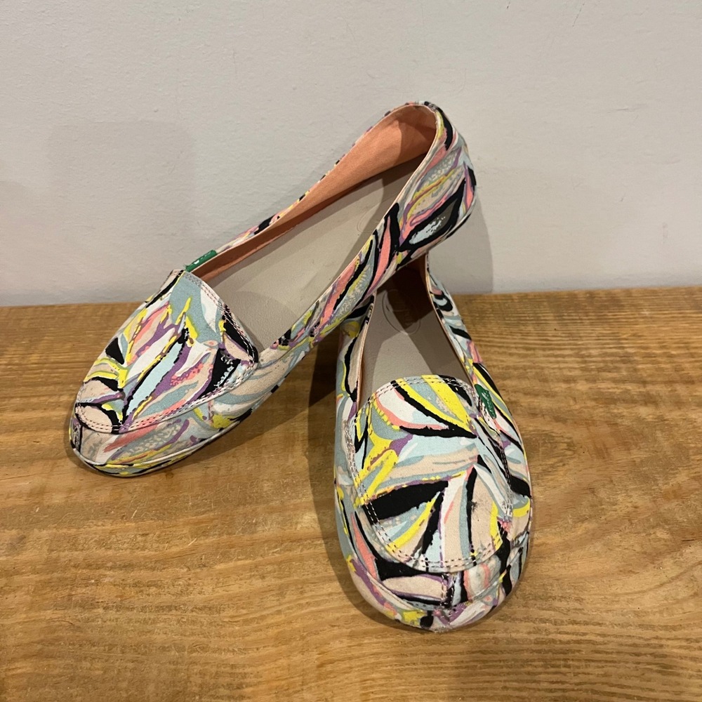 Sanuk Women's Round Toe Slip On Loafer Flat Colorful Print Size 8